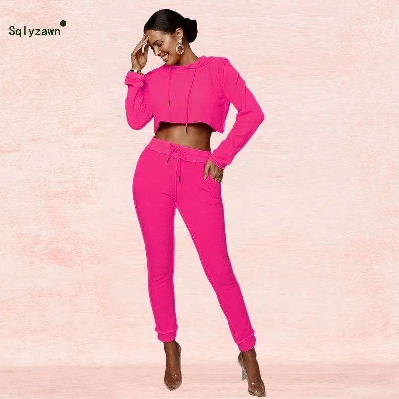 Женский спортивный костюм двойка неоновый укороченный топ с капюшоном и штаны