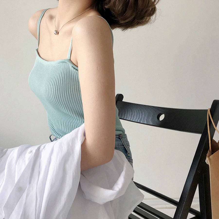 Летнее платье в Корейском стиле однотонное на бретелях с открытыми плечами