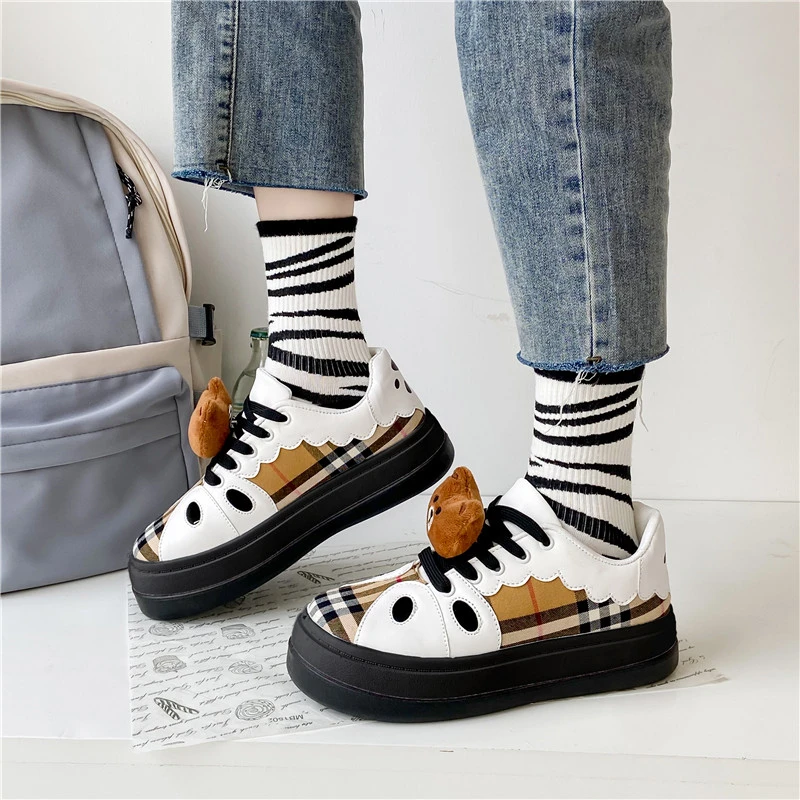 

HKXN Cartoon Board Shoes Female Ins Tide 2021 Autumn New Color Matching Fashion Board Shoes Thick-soled Casual Sports Shoes T