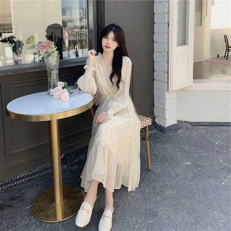 

2021 early spring new women's tea break French design feeling small group gentle temperament floral lace dress long