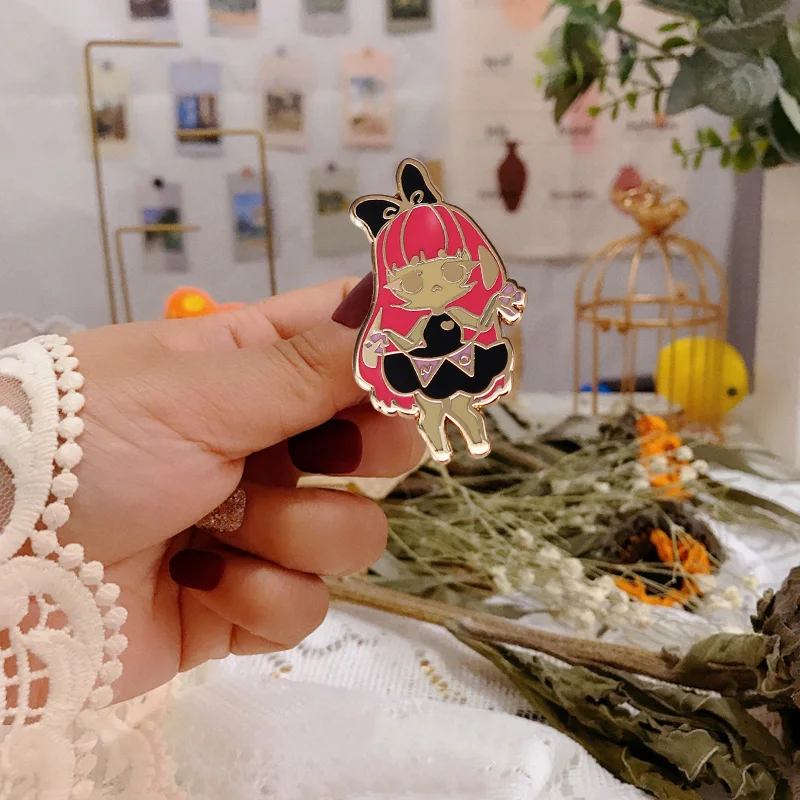 Эмалированная заколка без девушек с Заколкой в черном платье и бантом на голове