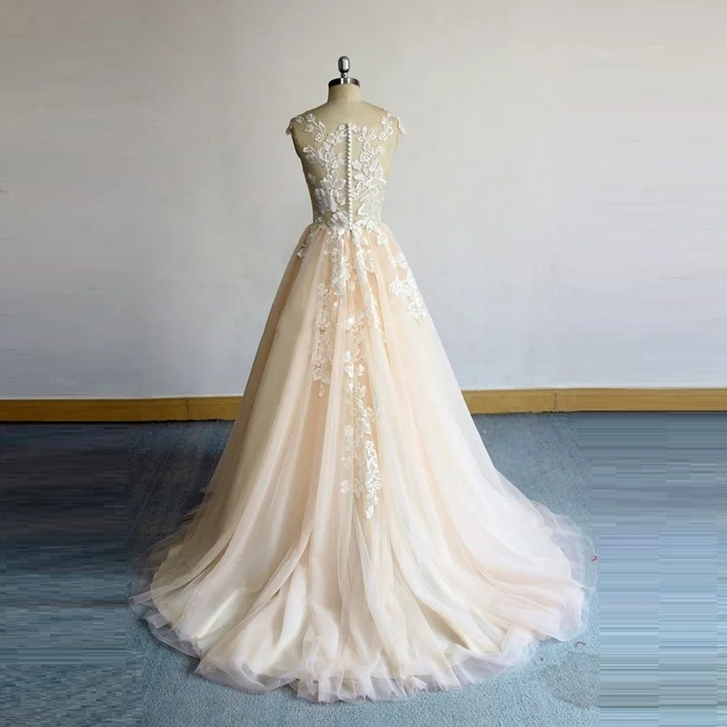 Женское вечернее платье до пола длинное фатиновое без рукавов с глубоким вырезом