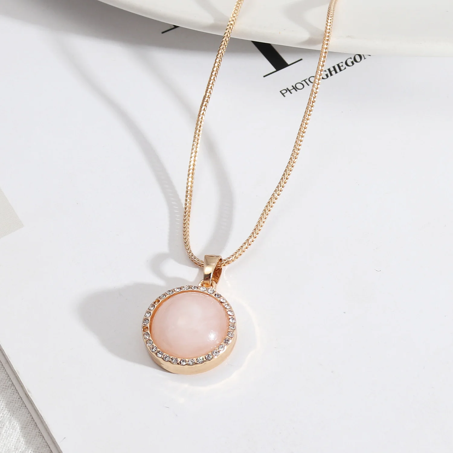 

Round Natural Stone With Rhinestone Pendant Necklace For Women Wholesale