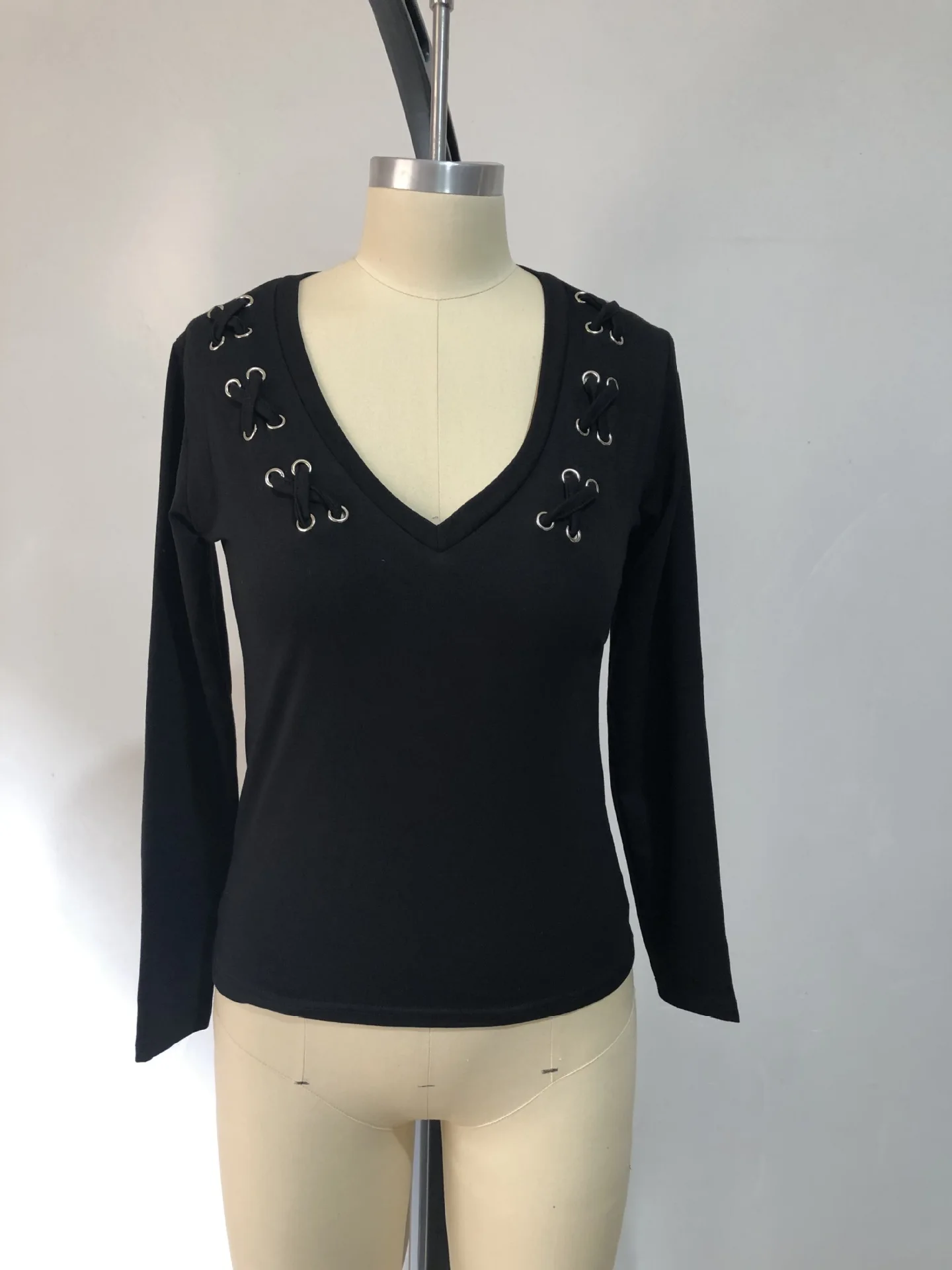 

Popular fall / winter 2020 new sexy V-neck slim corns bandage long sleeve T-shirt for women