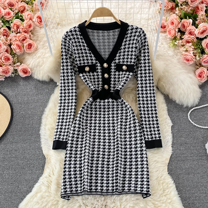 

2021 Autumn And Winter New Waist Thin French Retro Long-sleeved V-neck A-line Knitted Skirt Houndstooth Dress Female