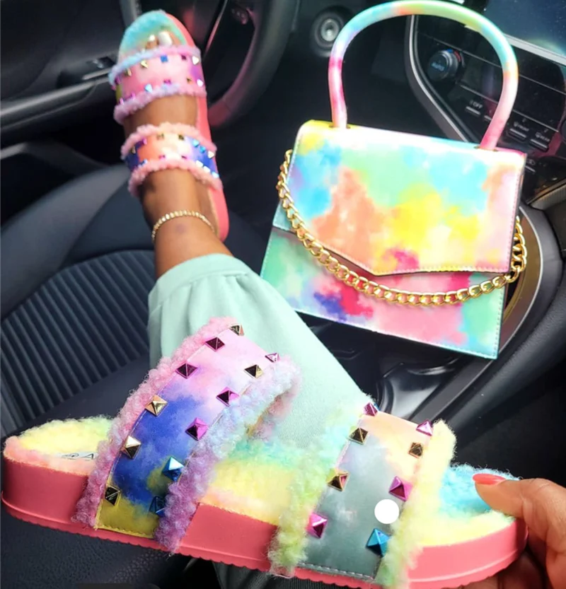 

2021 Summer Rivet Slides Rainbow Fuzzy Women Slippers Female Fashion Flats Comfort Outside Sandalias Laides Open Toe Beach Shoes