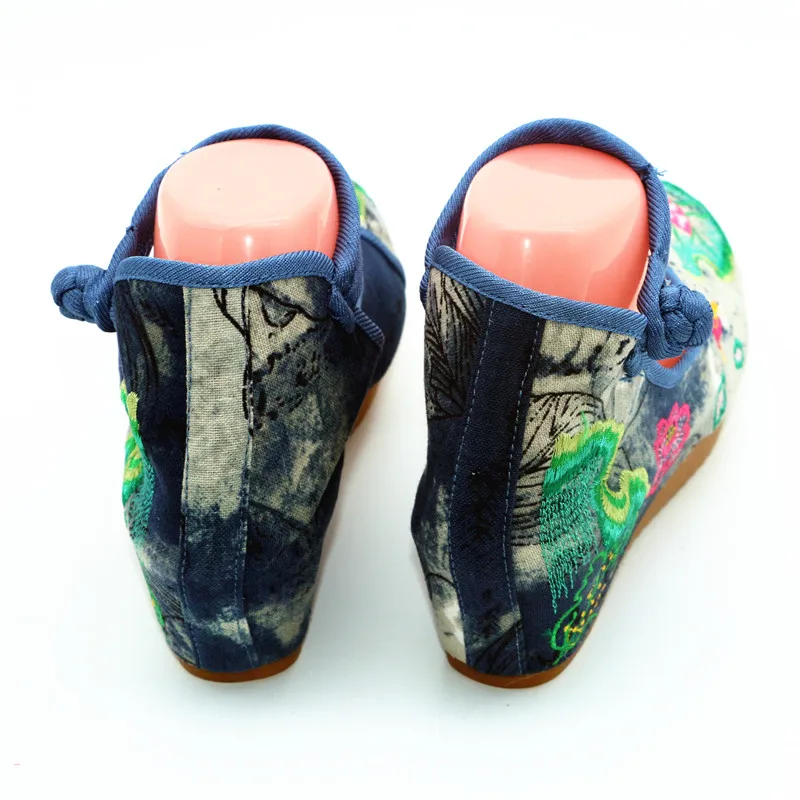 Женские повседневные туфли на платформе с круглым носком и цветочной вышивкой