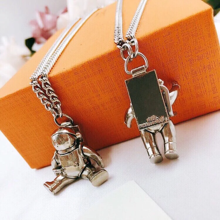 

Four Leaf Clover Metal Astronaut Necklace Fashion Brand High Quality Jewelry Pendant Couple Gift With Gift Box
