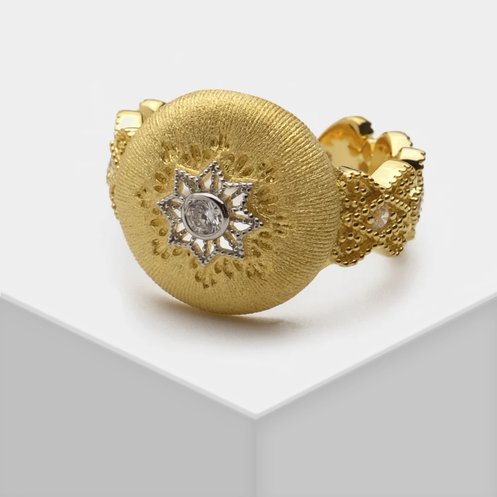 Бутик аморта 18K покрытое золотом Шелковистое циркониевое кольцо для женщин