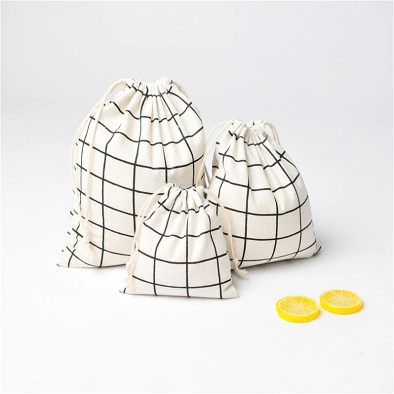 Хлопковая льняная сумка на шнурке черно белая клетчатая сетка праздничные