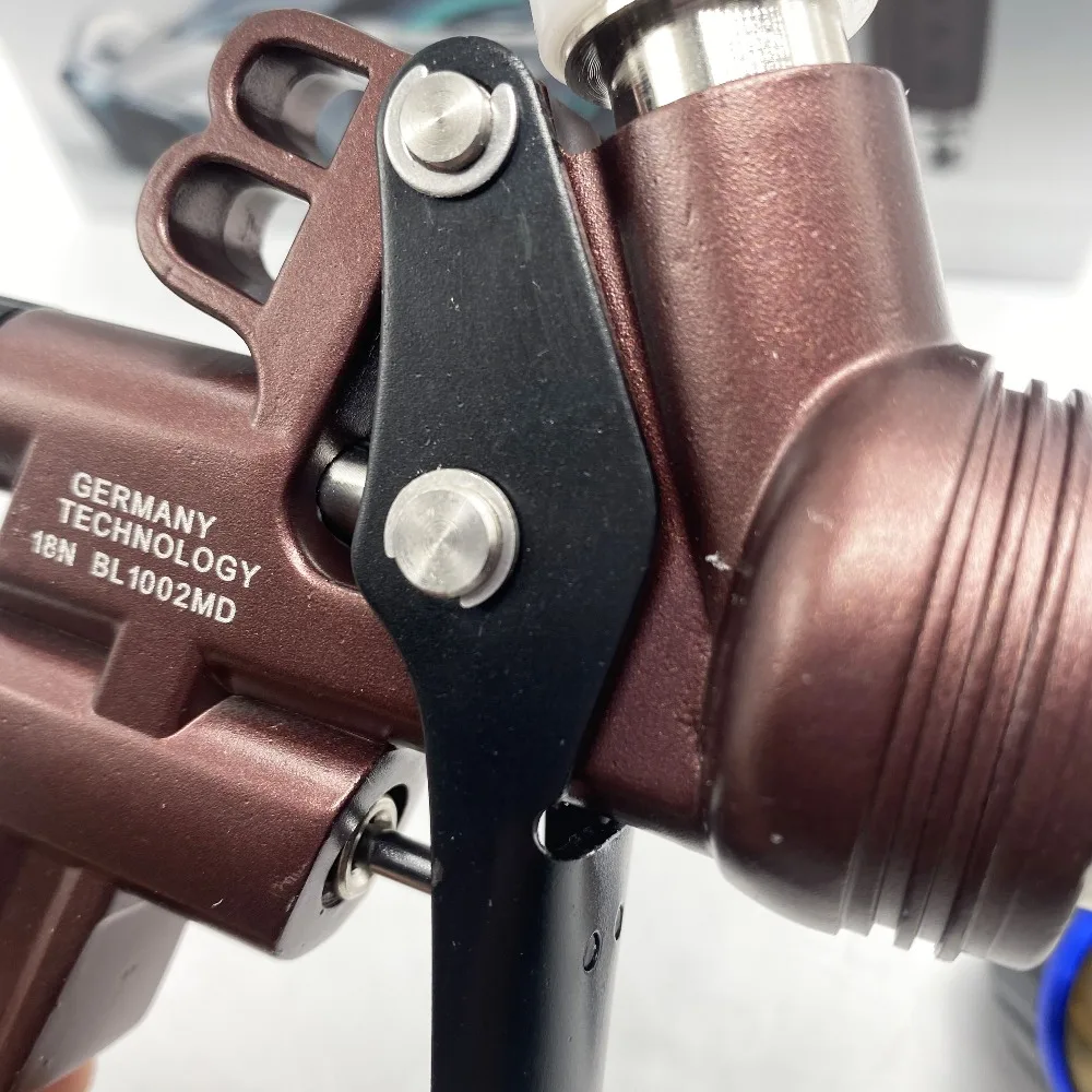 

pneumatic gun Limited Edition LVMP Gravity feed Spray Gun-1.3 Noz w/t 600cc tank for Car pistol Nice Design Painted Sprayer gun