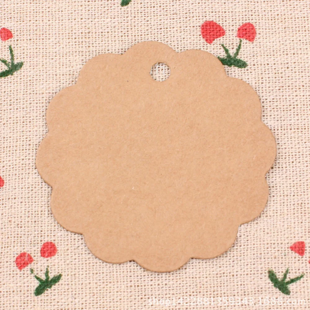 

100Pcs DIY Round Lace Shaped Kraft Paper Labels Trunk Food Price Marks Tags Decoration Card Making 3Colors 6x6cm