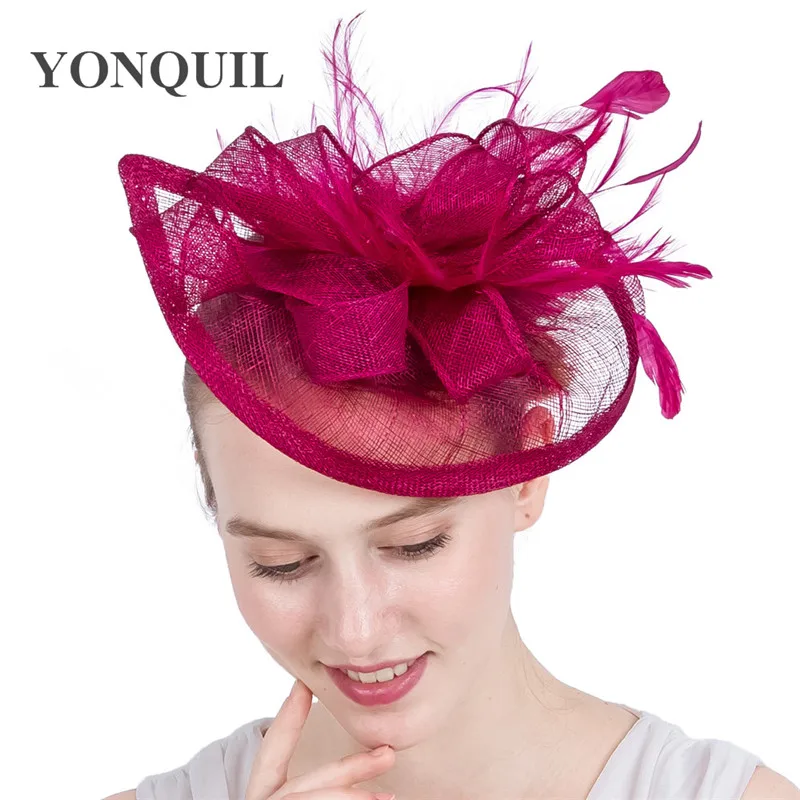 Millinery Пурпурный Sinamay Fascinator с перьями Леди Дерби Вечеринка Церковные шляпы