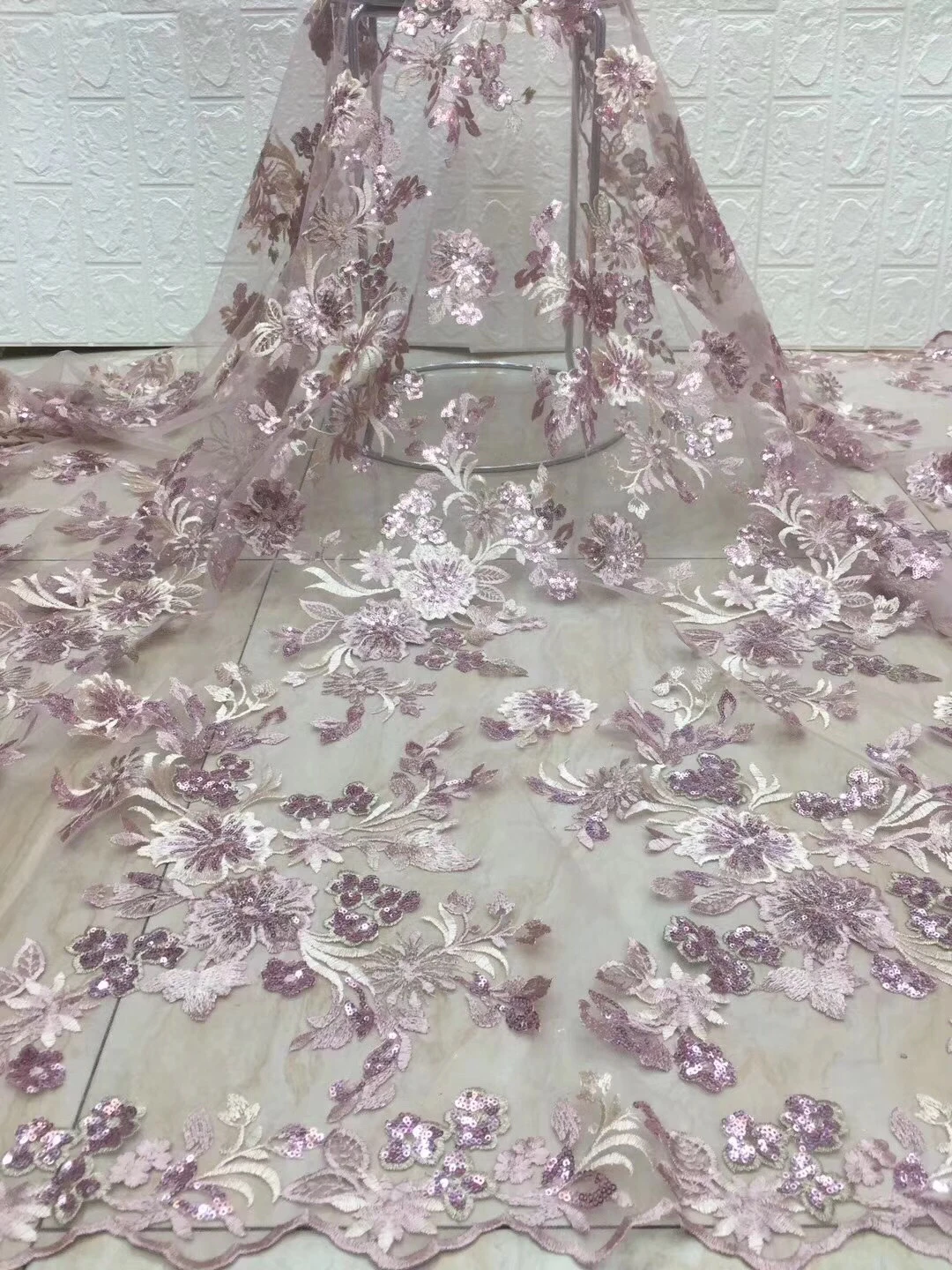 

2020 Latest African Lace Fabric High Quality French Nigerian Sequins Lace Embroidered Tulle Lace Fabric With Sequins KFJ20105