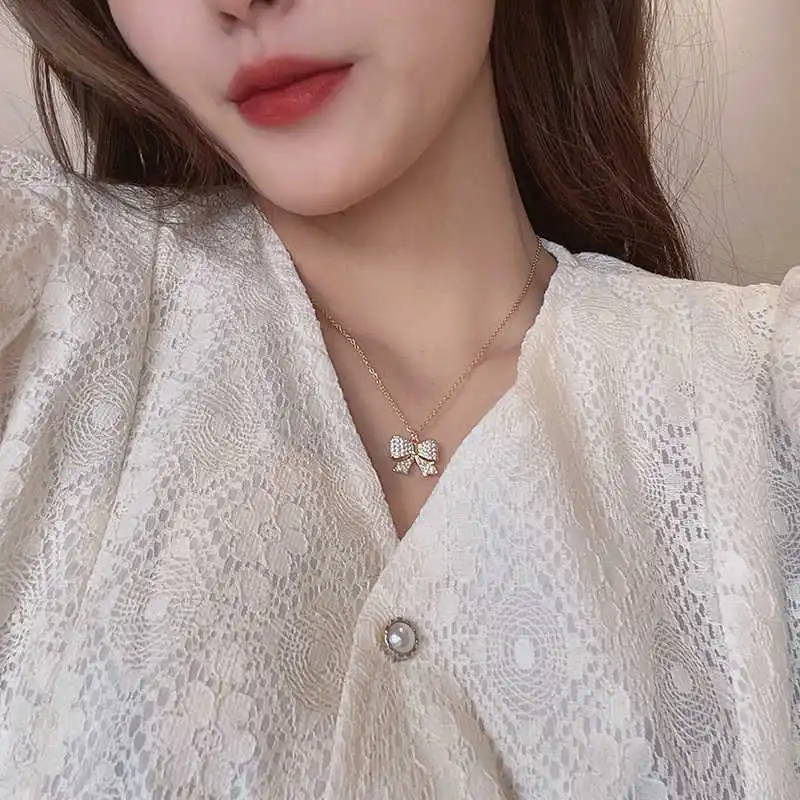 

Jewellery Light Luxury Design Femininity Simple Zircon Clavicle Chain Fashion Korean Bow Cool Necklaces for Women