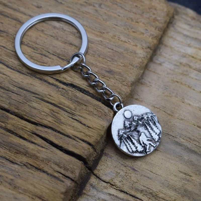 Sasquatch Bigfoot Keychain Forest Alien Spaceship Science Fiction Mysterious Jewelry | Украшения и аксессуары