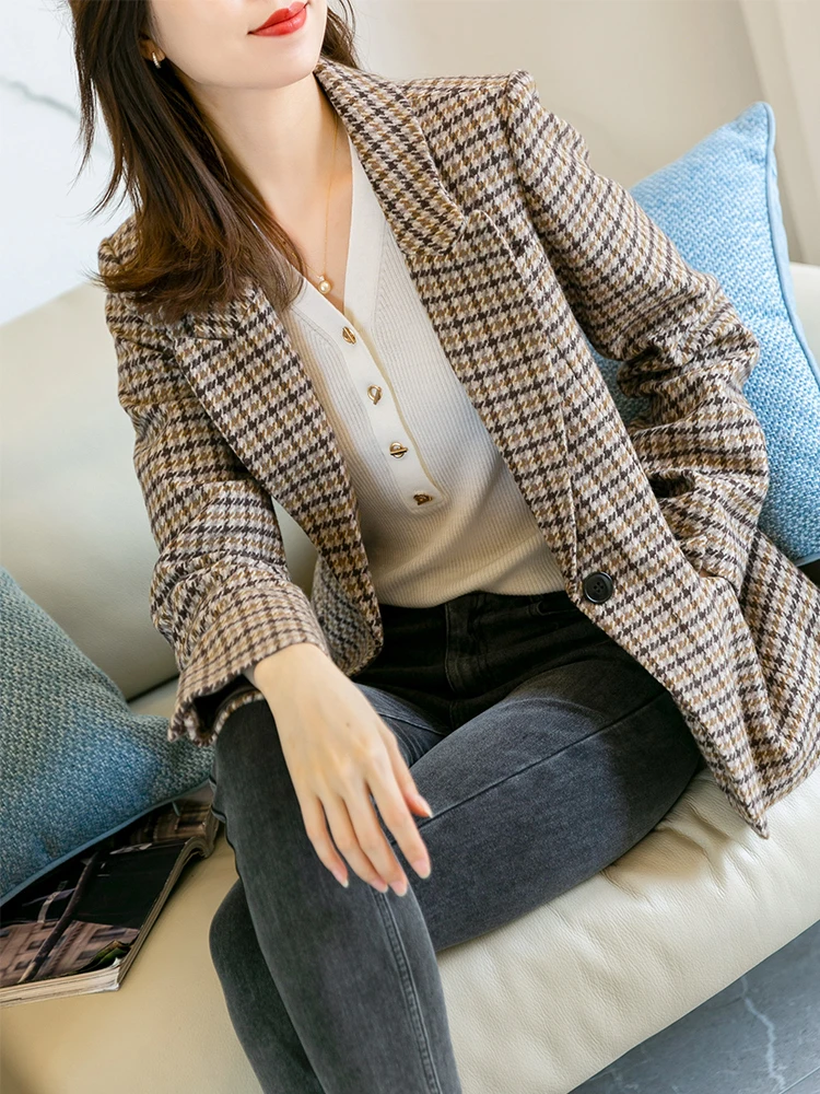 

High-end retro British style commuting, exquisite craftsmanship, crisp and slim wool plaid blazer, female