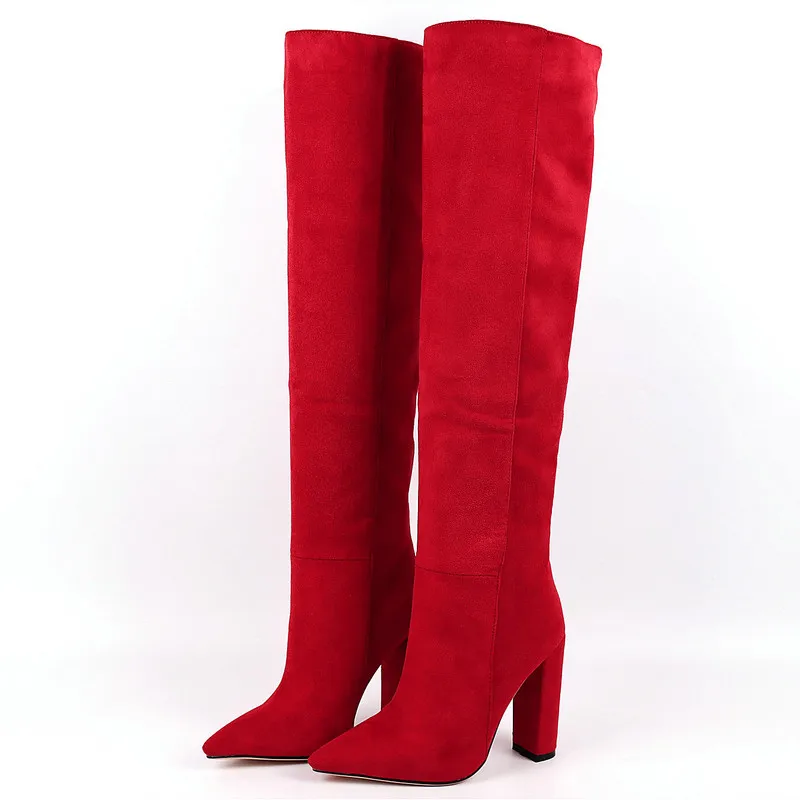 Женские сапоги выше колена с острым носком на массивном каблуке | Обувь