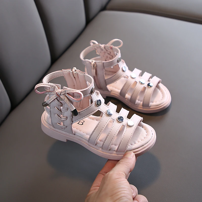 Сандалии для девочек с вырезами Новинка лета 2020 детская обувь в римском стиле
