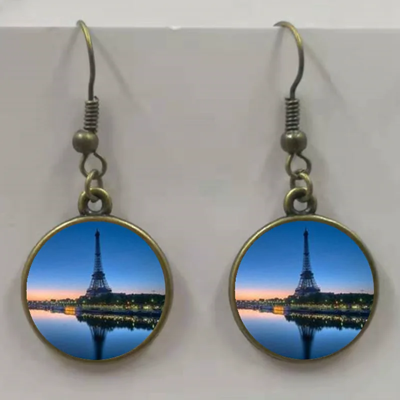 Романтический город Франция Париж Эйфелева башня литература простой стиль