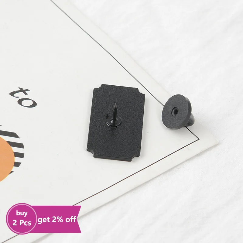 Женская эмалированная брошь в виде билета красного и оранжевого цвета |