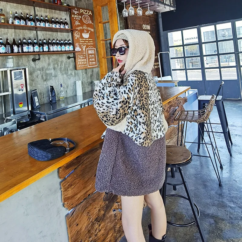

2020 Autumn Winter New Lambswool Leopard Printed Mixed Color Hooded Sweatshirt Women Loose Thick Casual Pullover Hoodie