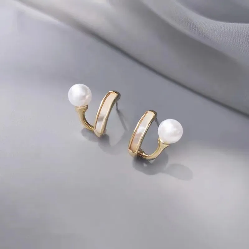 

2021 New Contracted Geometric Small Lovely Joker Fashion Stud Earrings Sweet Pearl Temperament Senior Women Fresh Earrings