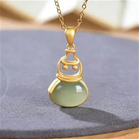 

Original 2021 hot new style Gilding Hetian Jade Simple Personality Cute Christmas Snowman Ladies Pendant