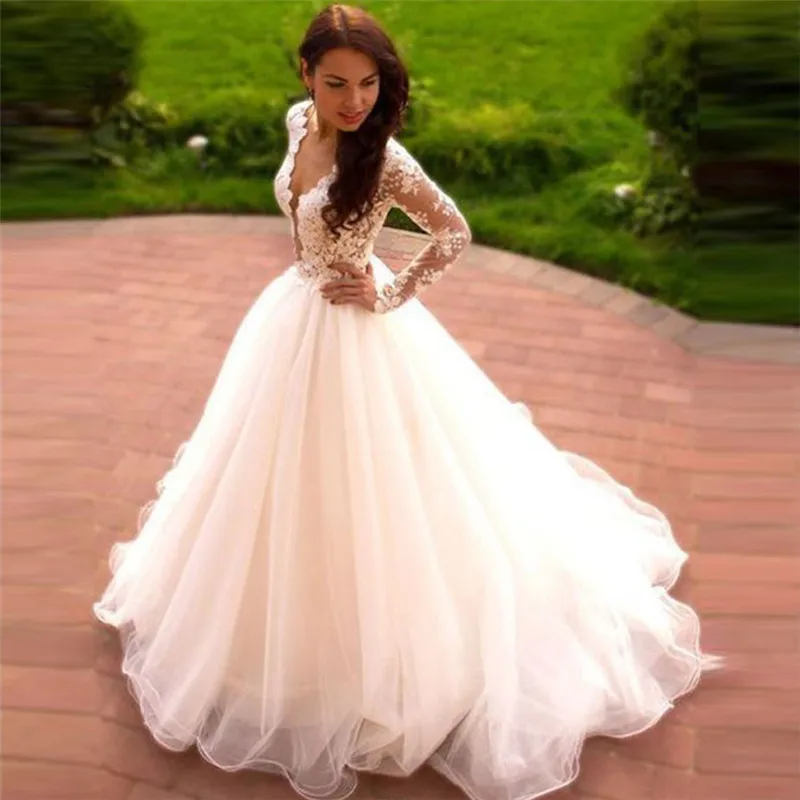 Свадебное платье с v образным вырезом и длинными рукавами кружевной аппликацией