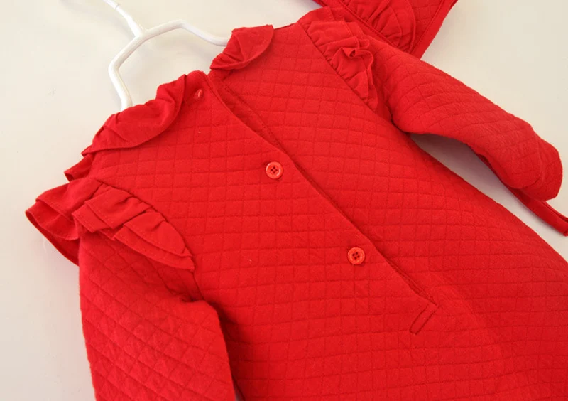 Новый осенний хлопковый комбинезон с рюшами для маленьких девочек шапкой