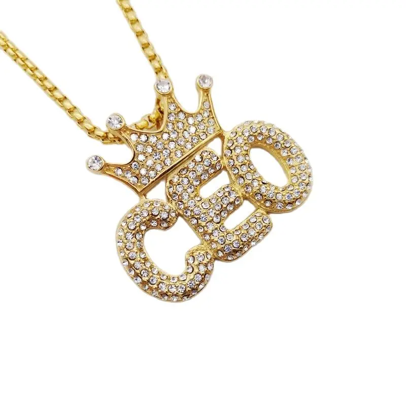 Ожерелье с подвеской в виде короны украшенной сверкающими украшениями |
