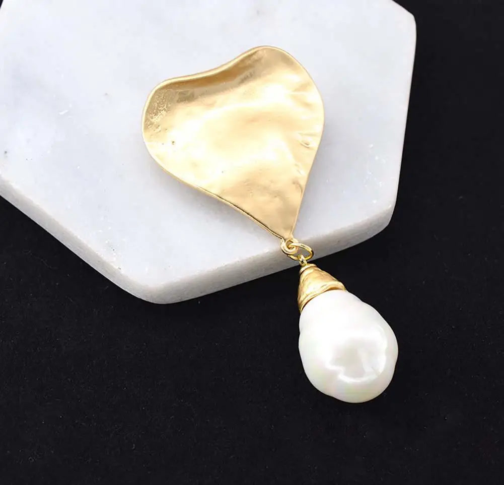 

Женская Брошь в стиле барокко