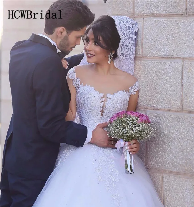 Женское свадебное платье с длинным рукавом белое кружевное в арабском стиле