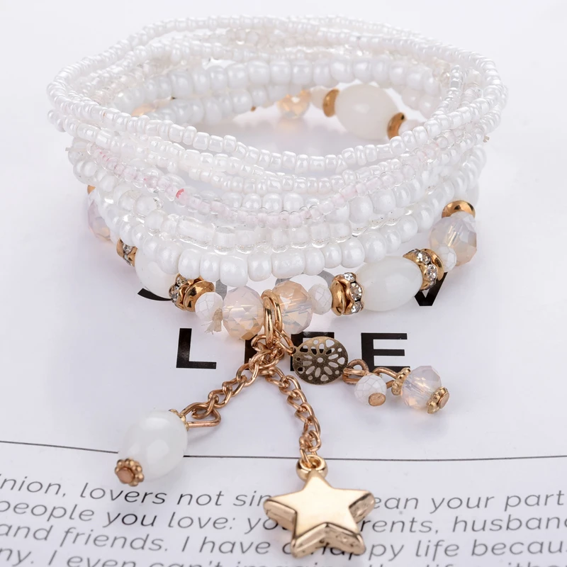 Женский браслет с кисточками в богемном стиле подвеской из бусин и кристаллов |