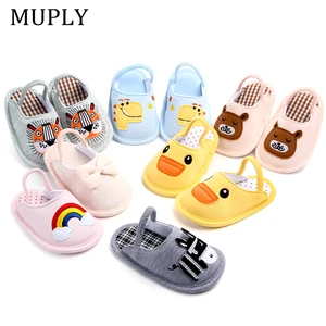 Модная хлопковая детская обувь милые летние футболки для младенцев, тапочки, обувь для маленьких мальчиков и девочек, мягкая Нескользящая домашняя обувь для новорожденных