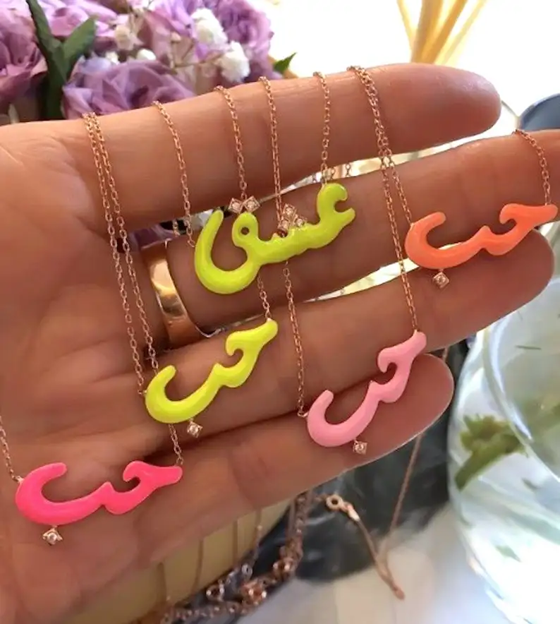 Collar de letras de amor con palabras árabes, joyería de moda, esmalte de neón colorido del arcoíris, alfabeto, gran oferta, 2021