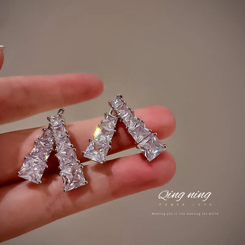 

2021 New Fashion Stud Earrings for Women Zircon Earrings Crystal Jewelry Female Ear Studs Luxurious Adjustable Earrings Gifts