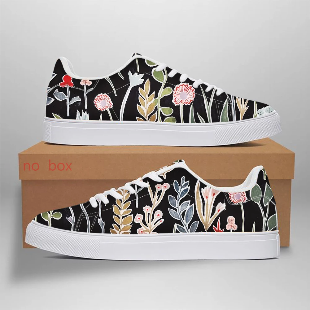 Кроссовки женские с цветочным принтом на шнуровке