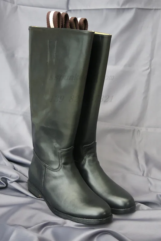 Немецкие ботинки с резиновой подошвой времен Второй мировой войны