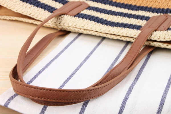 

2020 New Wild Striped One-shoulder Straw Bag Korean Version of The Forest Holiday Woven Beach Leisure Bag Luxury Bag Tote Bag
