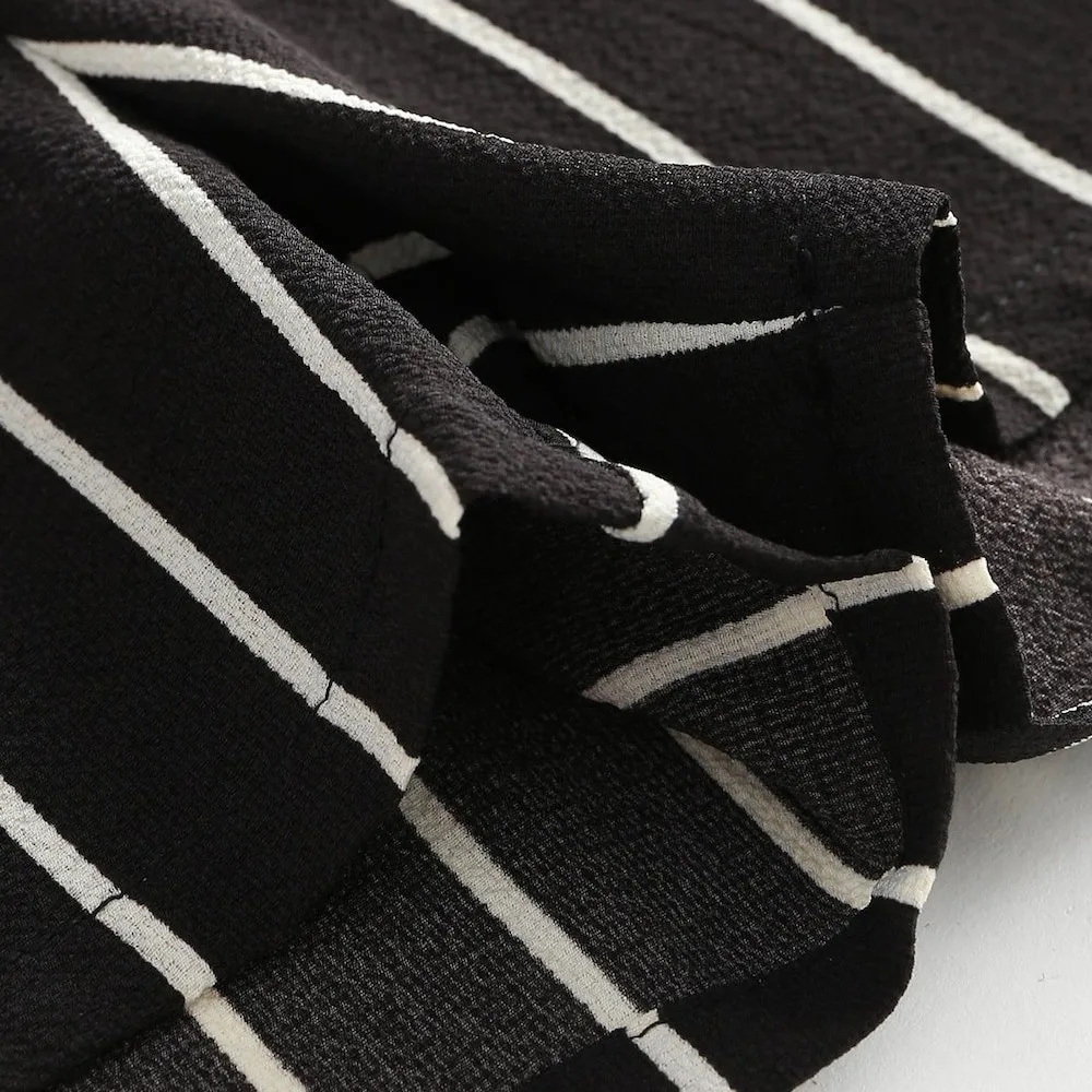 Женский Короткий комбинезон на бретельках без рукавов полосатый с бретельками и