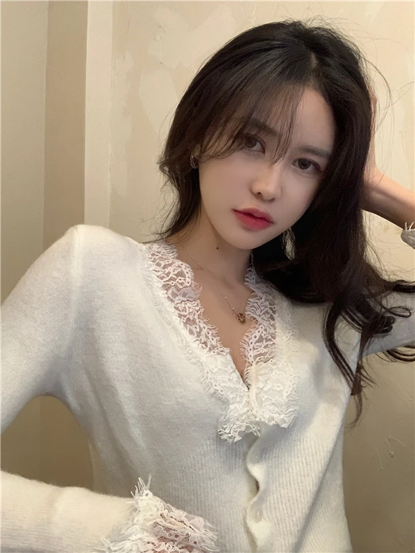 

2021 Spring New Arrivals Solid White V-Neck Lace Knitting Women's Cardigan Sweater Thin Slim Vogue Short Tops