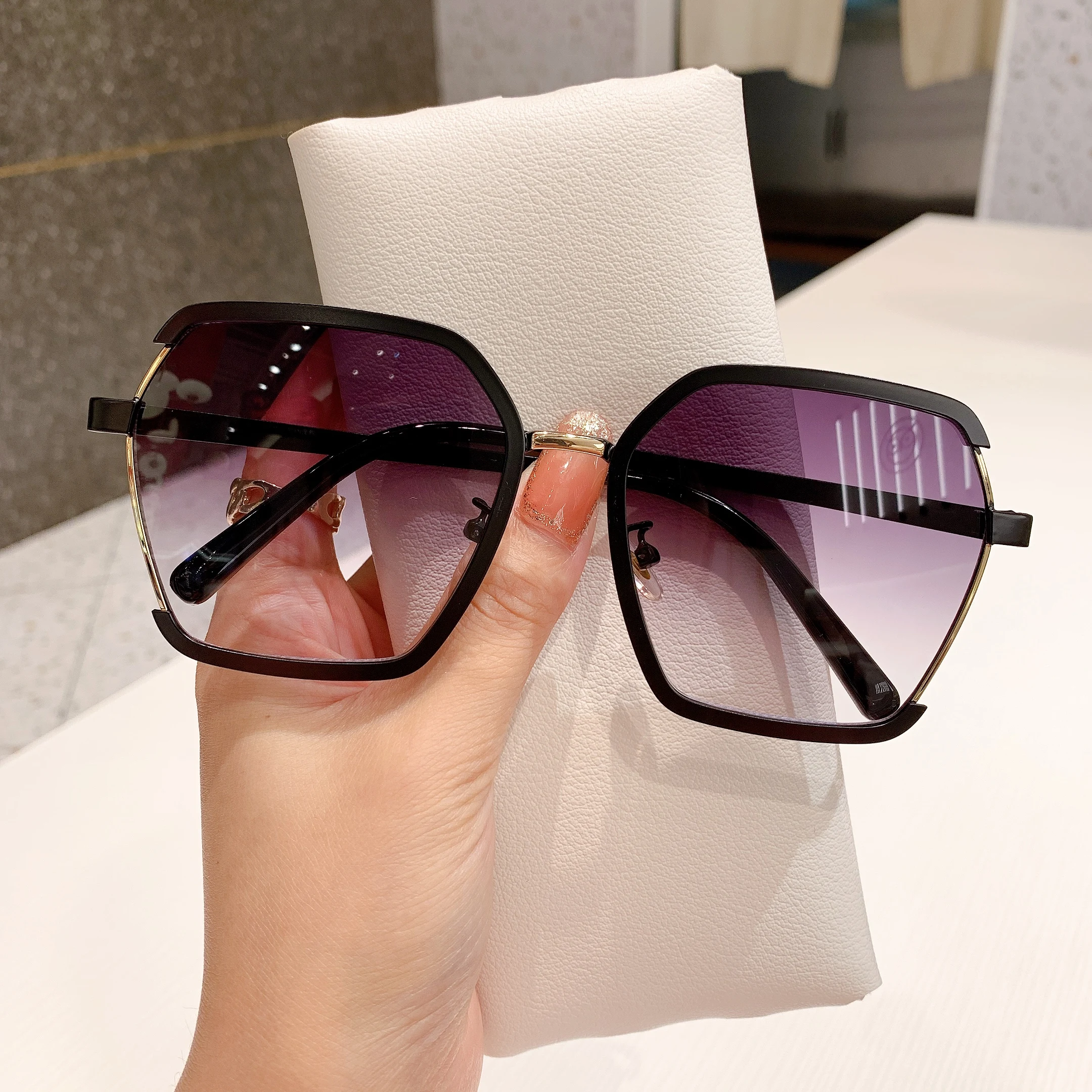 

2021 New Vintage Sun Glasses For Women Luxury Designer Shades Rimmed Pink Fashion Rectangle Eyewear Gradient Sunglasses UV400
