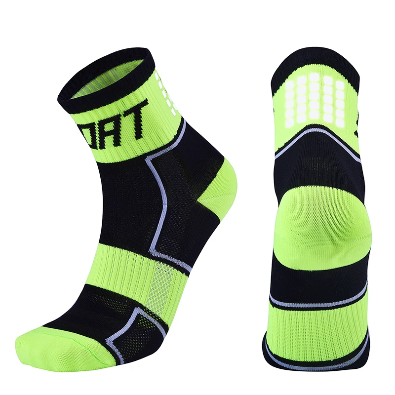 Factory Wholesale Professional Night Riding Reflective Cycling Socks Breathable Bicycle Socks Sports Running Socks Fitness