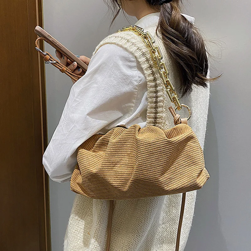 

Fashion Women Crude Chain Armpit Bag 2021 Design Green Pleated Cloud Bag Female Canvas Crossbody Bag Party Clutch Dumpling Clip