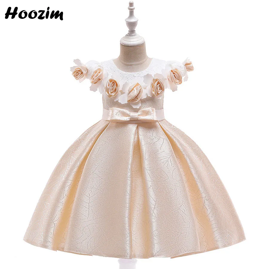 Роскошное платье принцессы с аппликацией в виде розы пышными рукавами вечернее и
