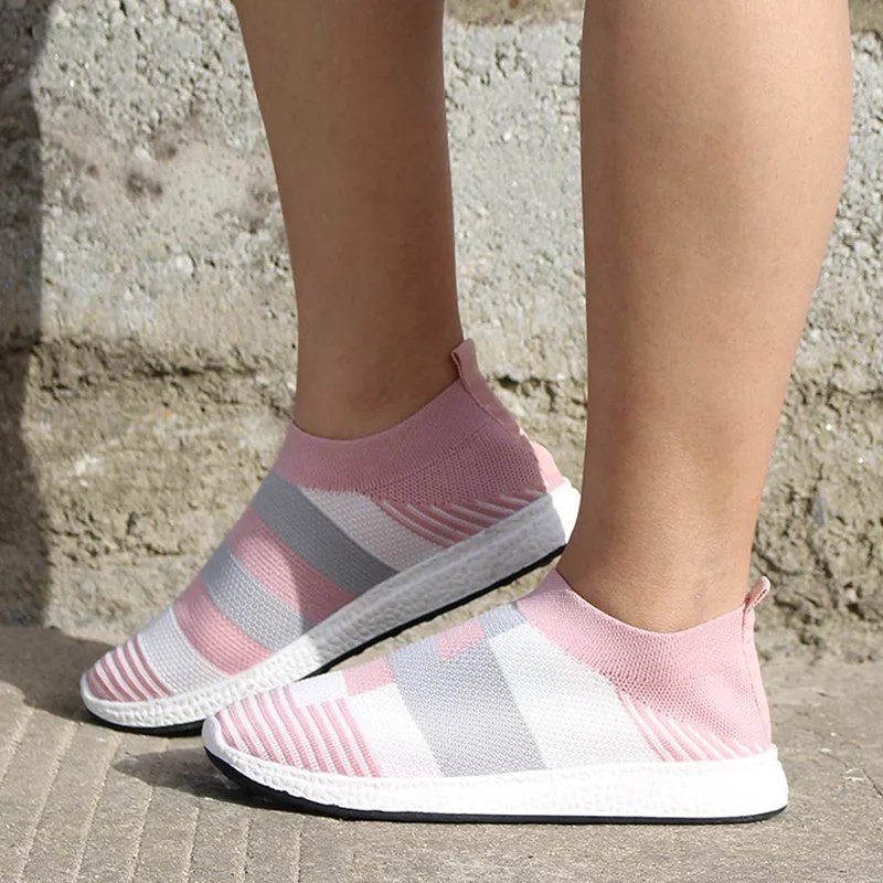 Женская обувь на плоской подошве кроссовки эластичные вязаные в полоску низкой