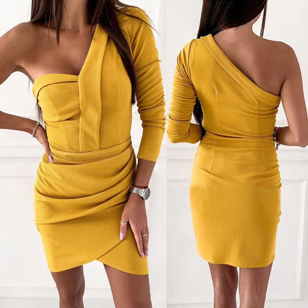 Элегантное зимнее женское платье с коротким рукавом облегающее однотонное