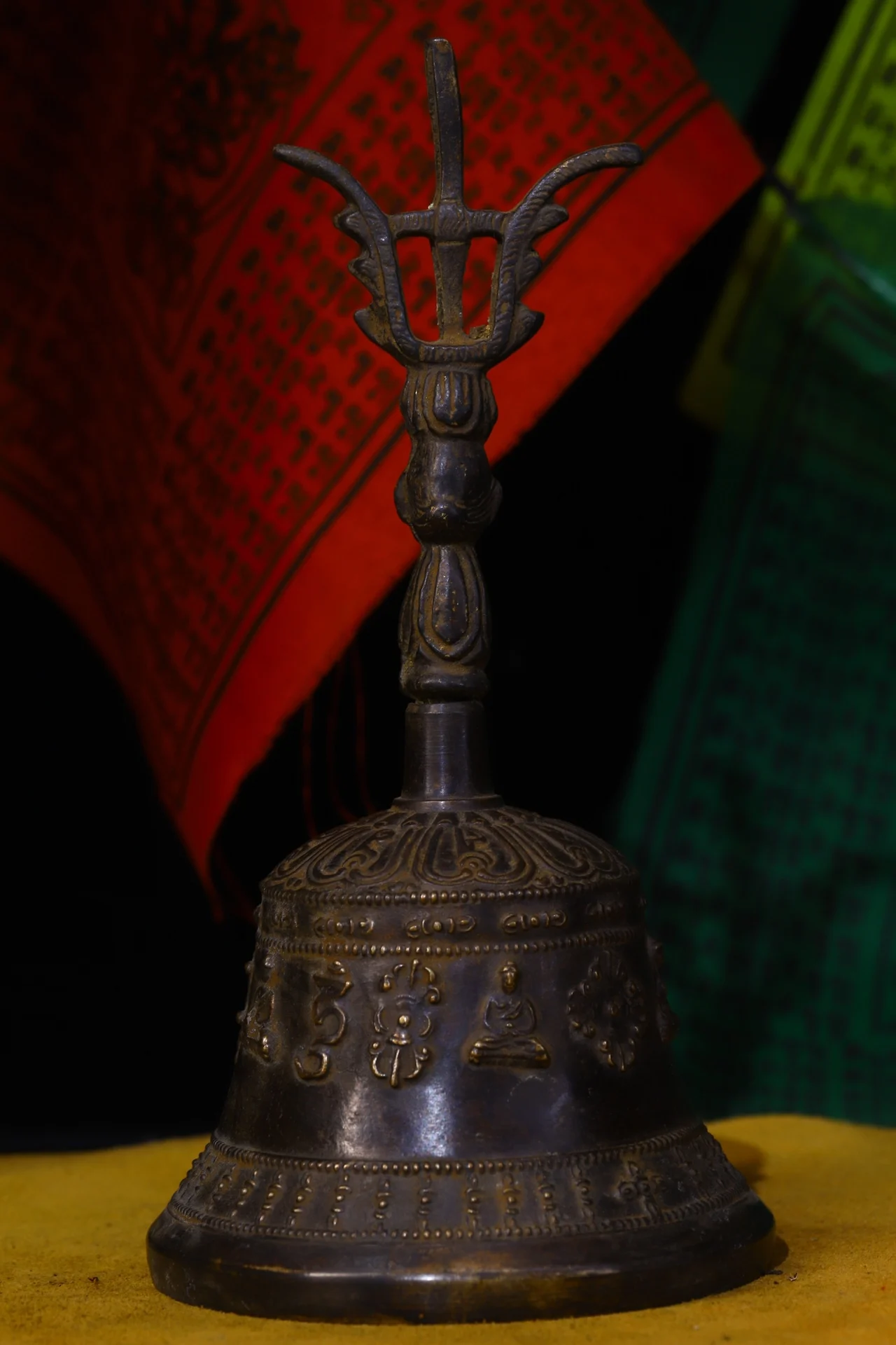 

Коллекция тибетских храмов 8 дюймов, голова Будды из старой бронзы, Sakyamuni, погремушки, колокольчики Dharma, украшения для городского дома, Экзор...