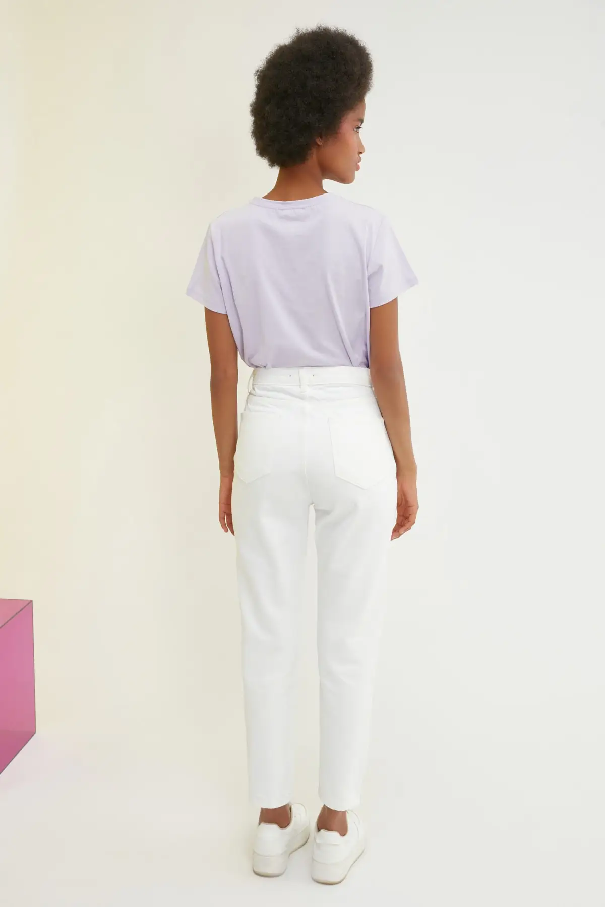

Trendyol Embroidery Detail High Bel Mom Jeans TWOSS21JE0609